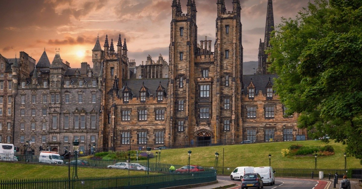 As 3 Melhores Faculdades de Teologia do Mundo em 2025